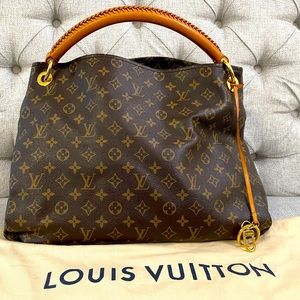 Louis Vuitton artsy M SB1151